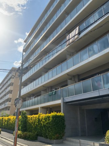 車通りが少なく、静かに生活できます。