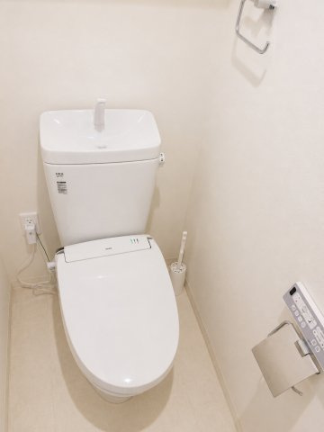 保温性能付きです。ウォシュレットも付いていて使いやすいです。