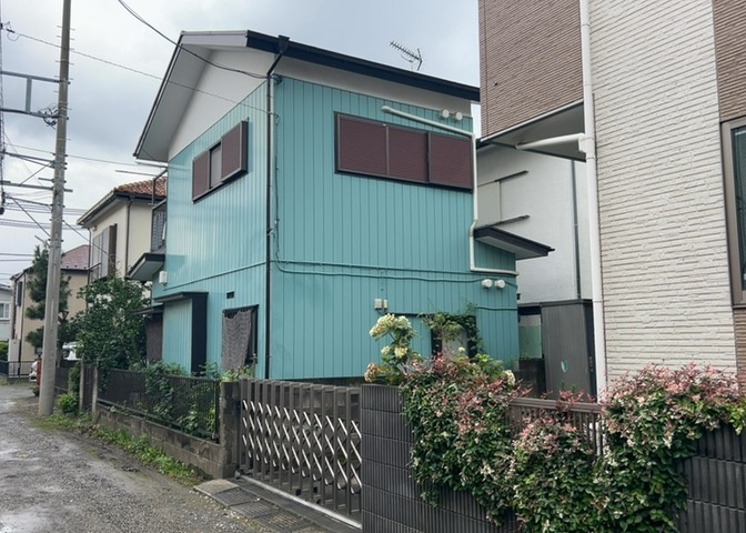 土地の面積＝住宅面積ではありません。建ぺい率の問題などで、土地のある場所によって住宅を建てられる面積は限られています。高さもしかり、「土地」という言葉の中には、建築条件も含まれると考えておきましょう。