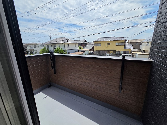 明るいバルコニーです