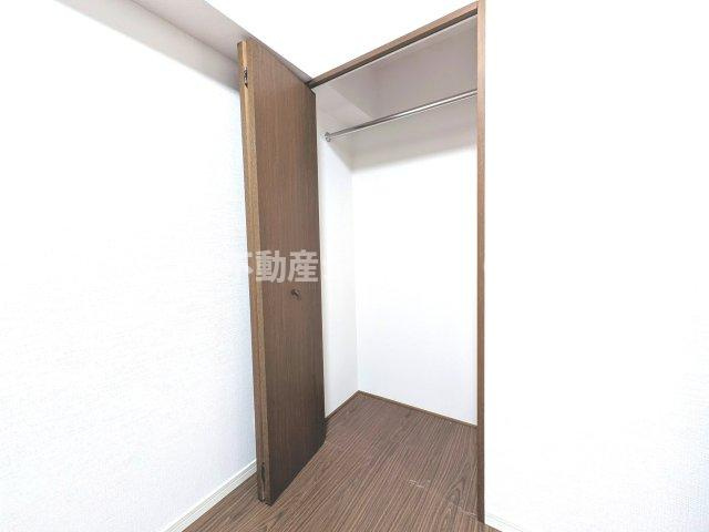 普段着やスーツはもちろんのこと、コート類などもしっかり掛けられます。