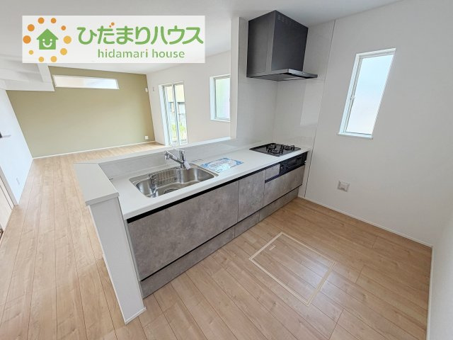 料理をしながらでも、ご家族との会話を楽しめる対面式キッチン♪