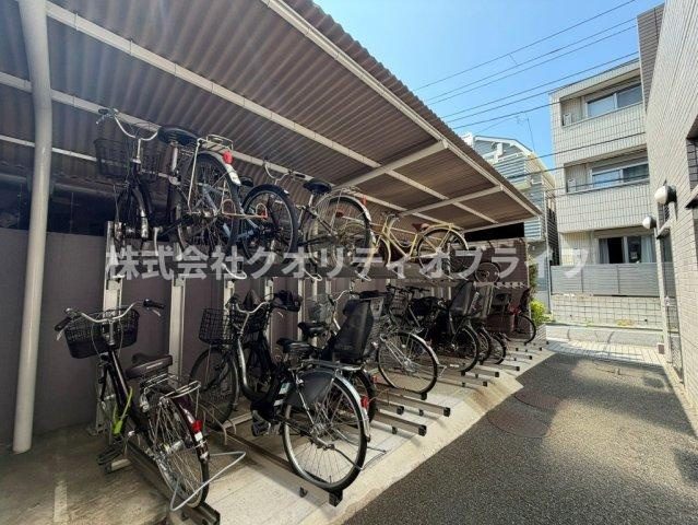 敷地内駐輪場がございます。