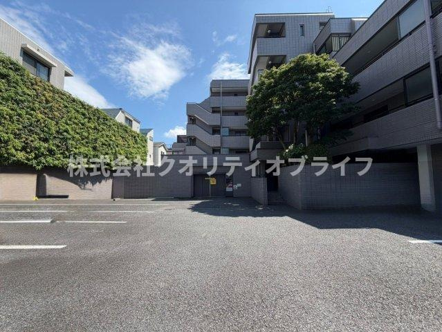 敷地内駐車場がございます。