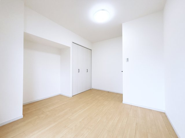 南側洋室の別角度です。