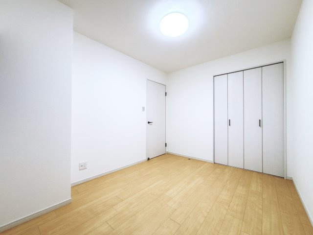 北側洋室の別角度です。