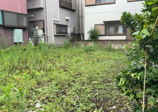 隣家の土地はどうなっているのか、生活利便施設が近くにあるのか、学校まで近いかなど、お客様のライフスタイルにあわせたイメージが重要です。また、近くにあると困る施設が近くにないかも確認するといいでしょう。