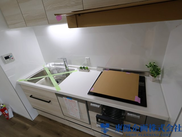 シンプルでおしゃれなキッチンは便利な3つ口コンロ