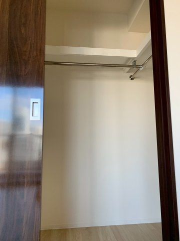【洋室のウォークインクローゼット】