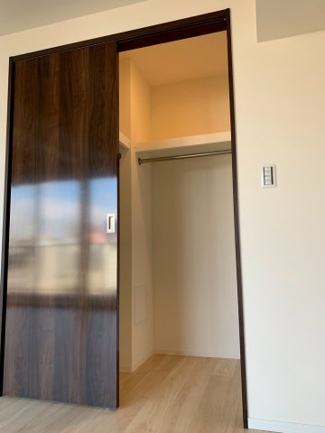 【洋室のウォークインクローゼット】