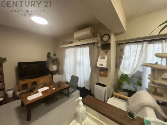 小学校、中学校、幼稚園が近く、子育て世代に優しい環境。