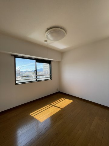コンパクトで使いやすい洋室です