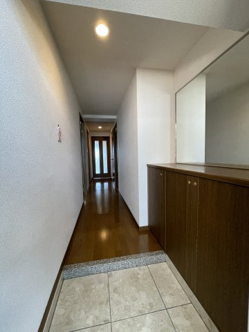収納もある玄関です