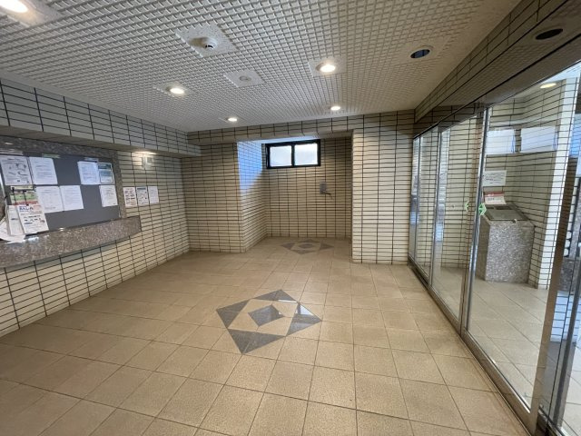 落ち着いたエントランスです