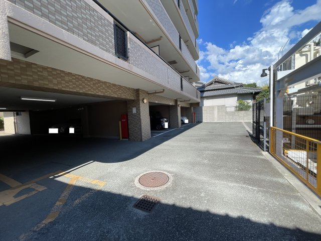 平置式の駐車場もあります