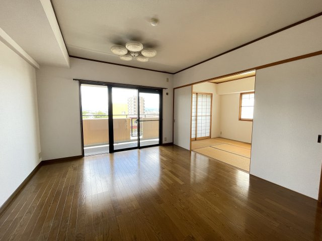 こちらのリビングで趣味の時間をお楽しみください