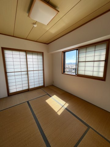 角部屋の明るい落ち着く素敵な和室です