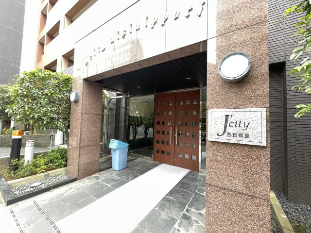 マンションの顔でもある、高級感漂うエントランス。　