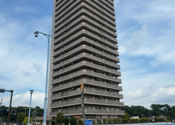 外観はマンション管理がされているかの目安になります。築年数が古いと、壁面は劣化してひび割れが生じることも！建物が古びていても細かいところが修繕されていると、きちんと管理されているなぁと感じるでしょう。