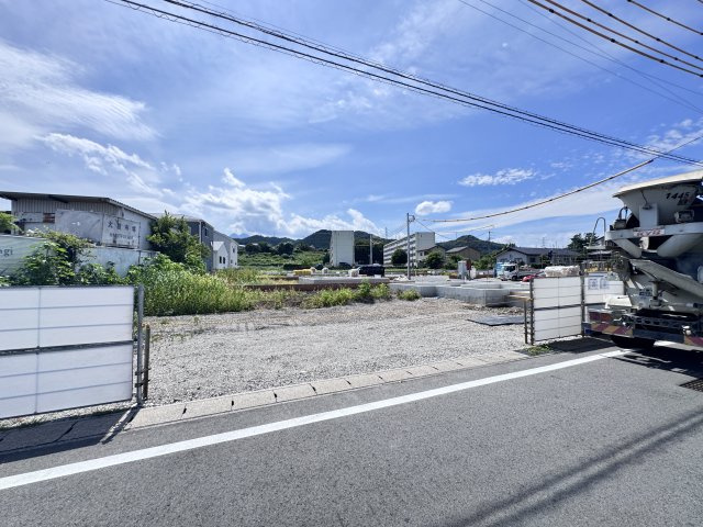 現地写真　駐車スペースは並列4台分可能です！     　