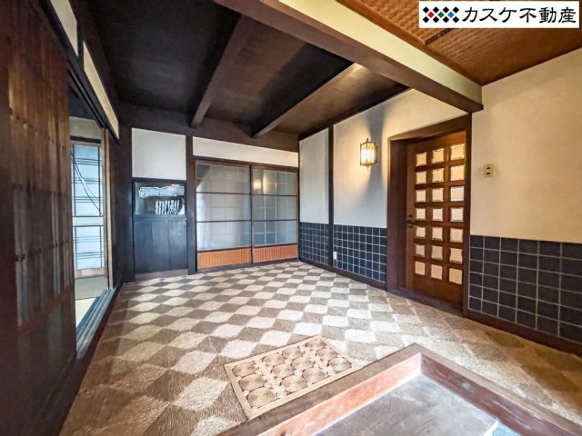 毎日通る玄関は広く同時に複数人が行き来してもゆとりがあります
