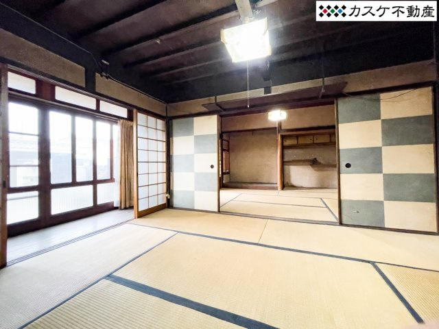 和室ならではの温かな和の空間で寛ぎの時間を過ごせます