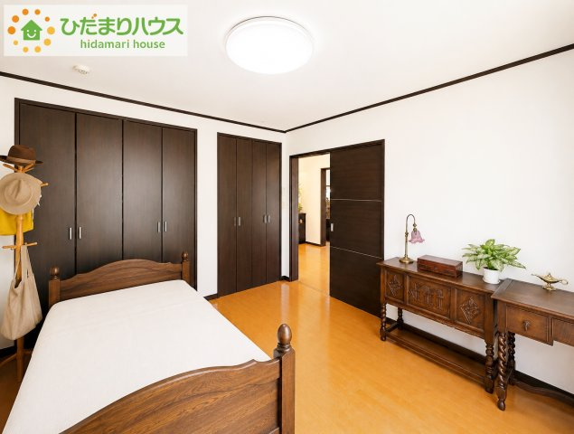 大きなベッドを置いても余裕の広さの主寝室♪♪