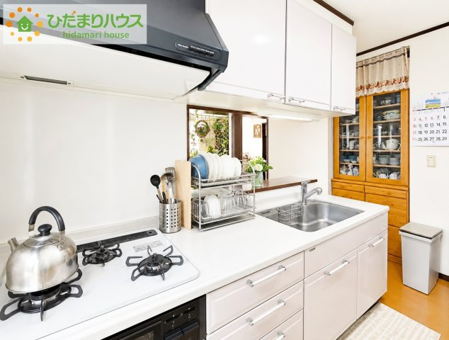 料理をしながらでも、ご家族との会話を楽しめる対面式キッチン