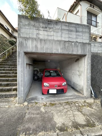 駐車場は堀込式（1台のみ駐車可能）