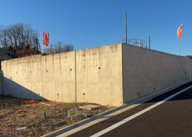 土地探しをしていると都市計画区域という言葉を目にすると思います。法律によって、都道府県知事や国土交通大臣が指定するエリアのことを指しており、都市計画区域は市街化区域と市街化調整区域に分けられています。