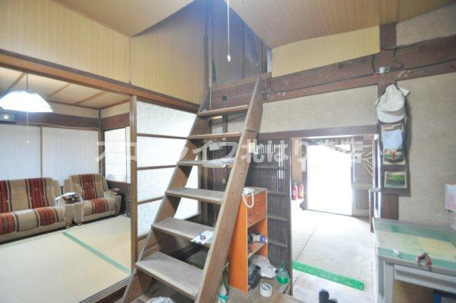 母屋2階納戸へ