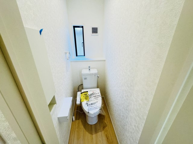 現地写真　節水タイプのウォシュレット付きトイレ、水道料節約に一役買います！       　