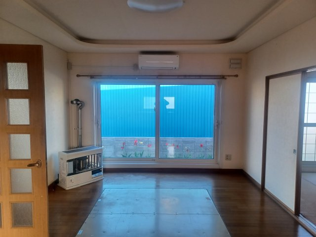 ゆったり過ごせる居間です
