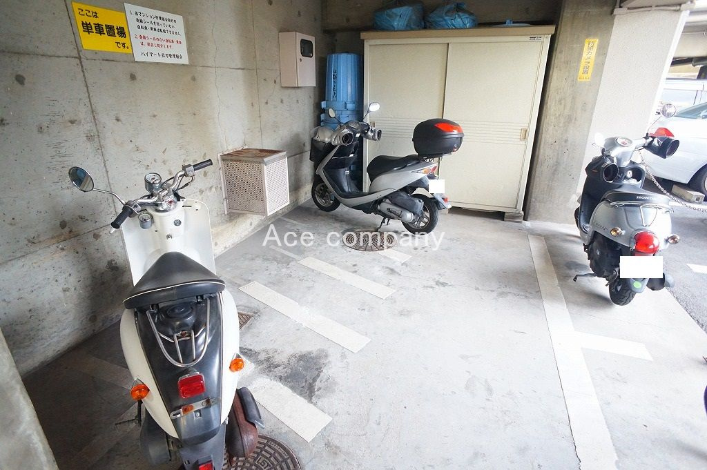 【バイク置き場】