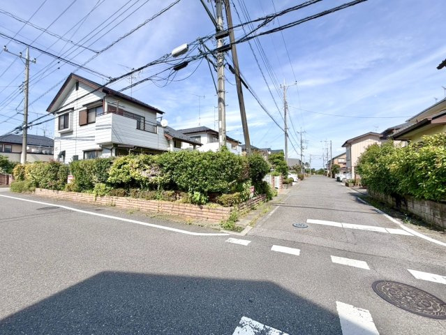 ■外観｜角地に位置しているため開放感があり、日当たりや風通しも良好で、快適な生活環境が整っています♪