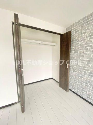 各居室にはクローゼットが備え付けられており、居室の広さを有効に使えます♪　
