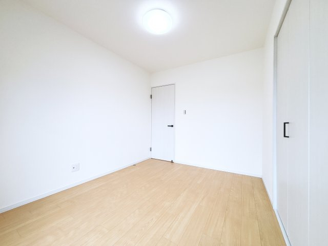 南側洋室の別角度です。