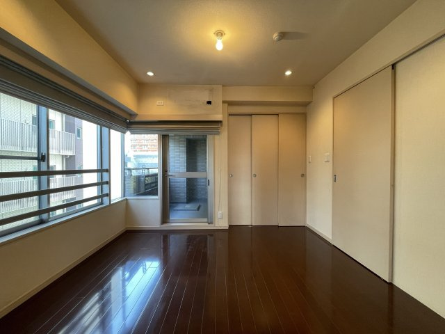 収納力のあるクローゼットを備えた洋室です！お部屋をすっきり保ちレイアウトも自由に楽しめます♪