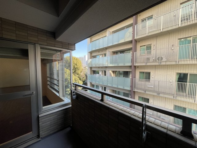 陽当たりが良く風通しの良いバルコニーです！洗濯物も気持ちよく乾いて快適に使用していただけます♪