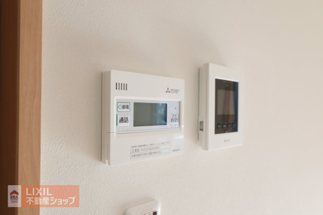 【温水設備】現地完成写真。シンプルなデザインにすることで操作もわかりやすい給湯スイッチ付きで温度調整もラクラクです。