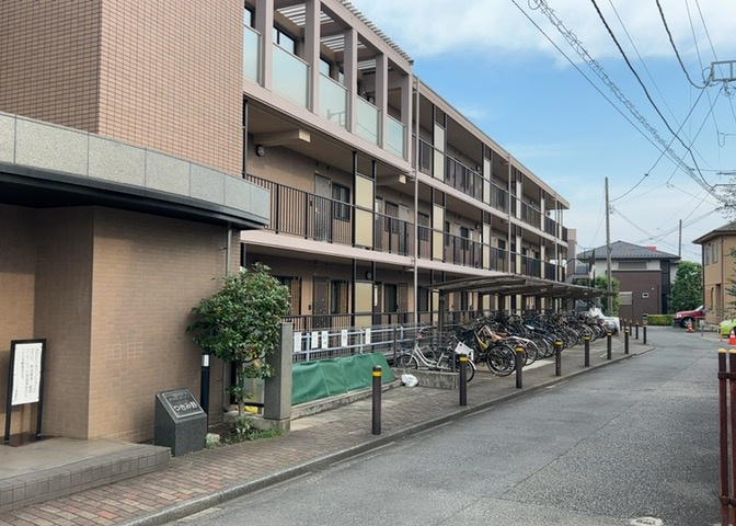外観はマンション管理がされているかの目安になります。築年数が古いと、壁面は劣化してひび割れが生じることも！建物が古びていても細かいところが修繕されていると、きちんと管理されているなぁと感じるでしょう。