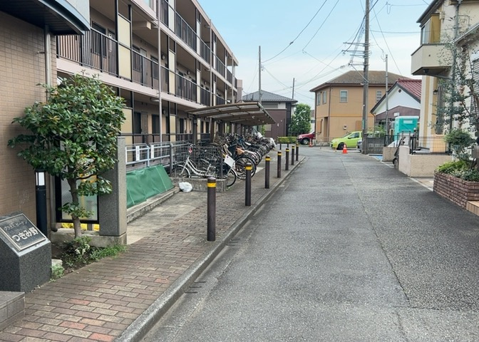 駐車場と明記されていても、最小スペースでつくられた駐車場だと大型車は駐車できなかったり、出入りしにくくなったりする可能性があります。お車のサイズと購入したい物件の駐車場のサイズを現地で確認しましょう。
