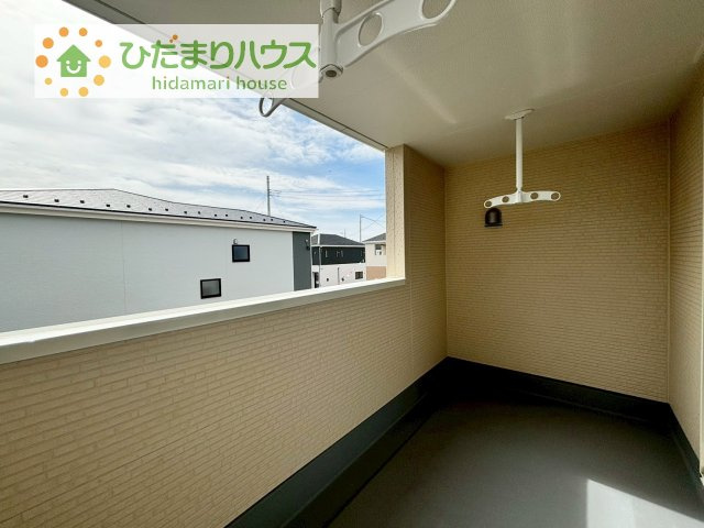 広々としたバルコニー。お洗濯物もぜーんぶ干せちゃいます！！
