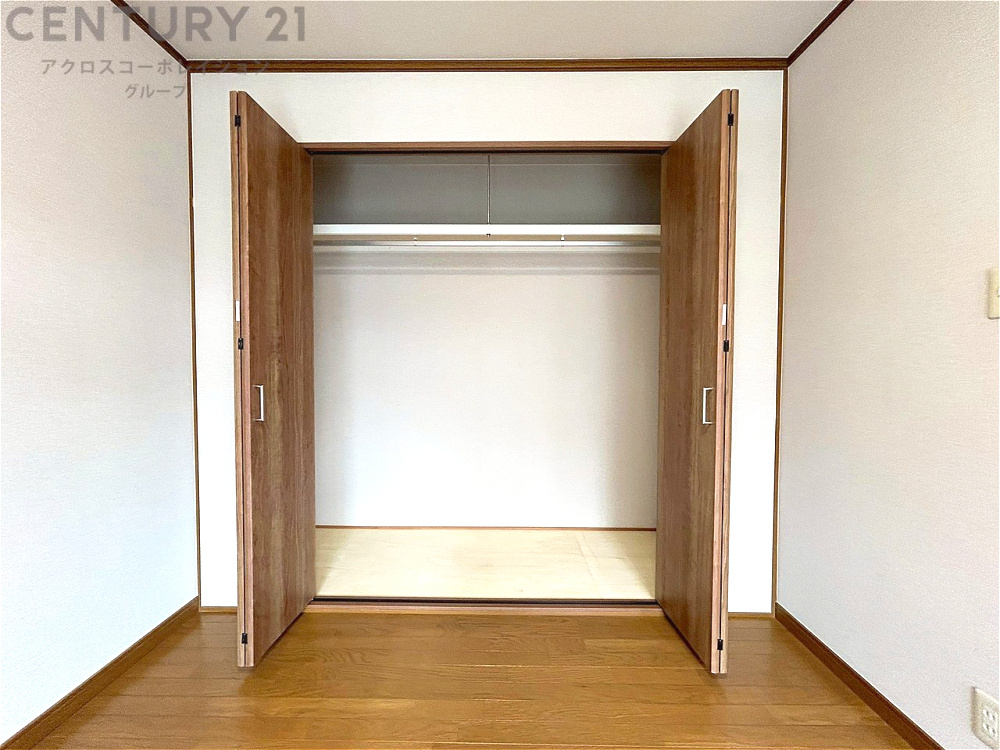 衣類やアクセサリー、小物類の収納が便利で整理整頓がしやすく、部屋の美観を保ちつつ、スペースを最大限に活用できます。衣服のしわやダメージを防ぎ、長持ちさせることができます。
