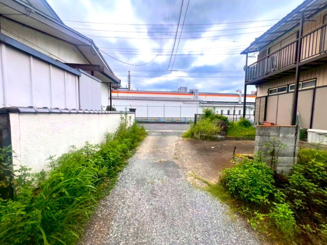南道路に面して陽当たり良好。土地面積約31坪・自由設計で夢のマイホームはいかがでしょうか。