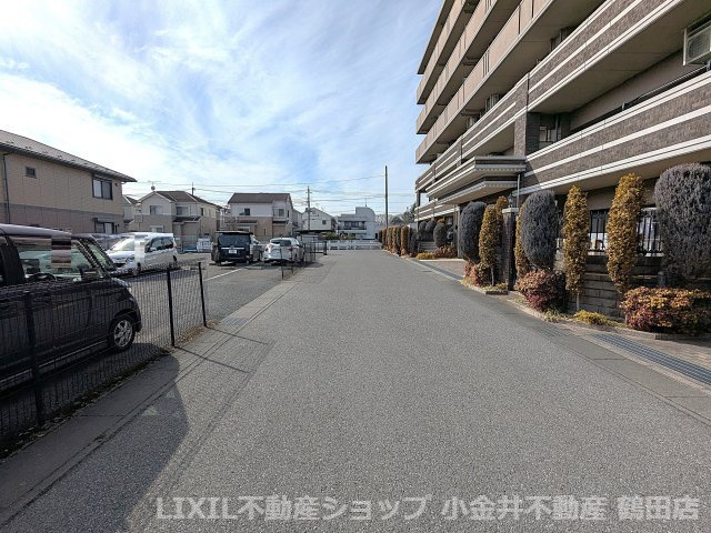 平成通りから1本入った閑静な住宅地です