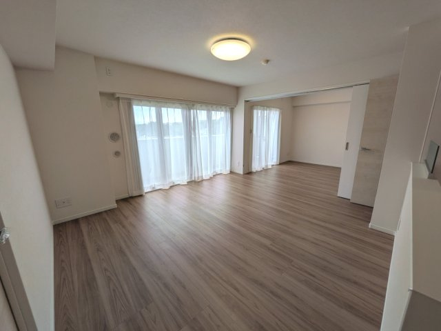 対面キッチンから全体を見渡せる開放的なレイアウトです◎