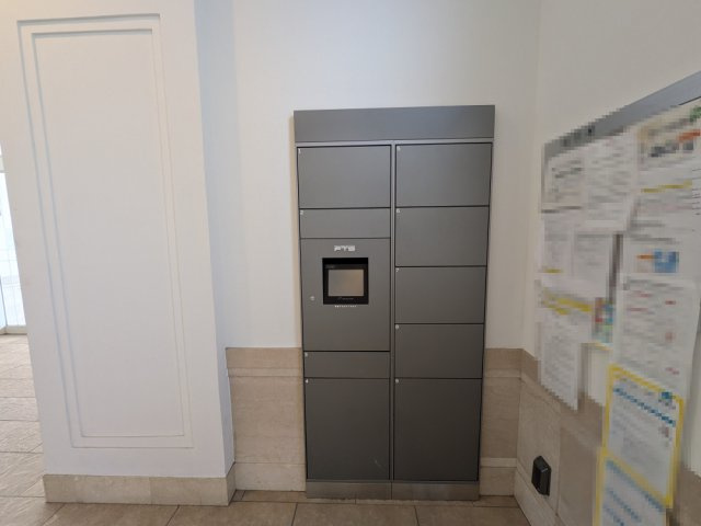 宅配ボックスもございますので、不在時の荷物受取も安心です。