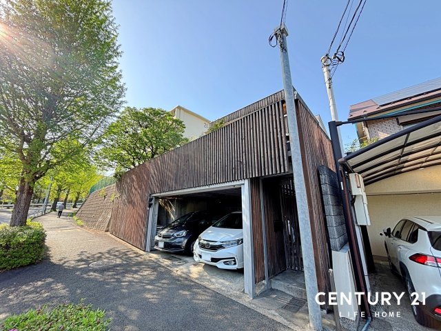 前面道路含む現地写真です
