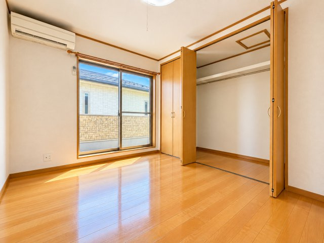 明るい洋室です